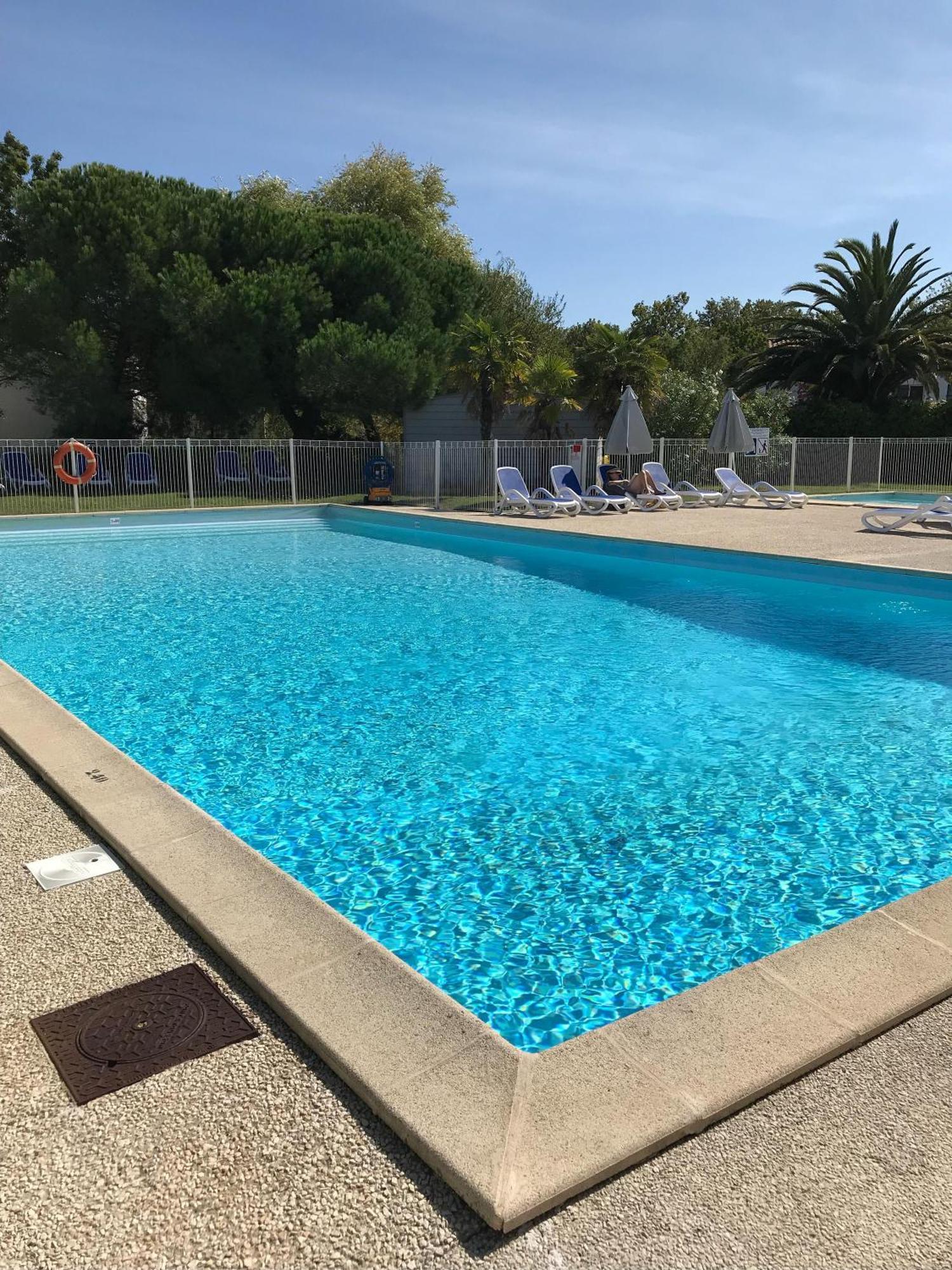 Maison Cosy Avec Piscine Partagee Le Château-dʼOléron Esterno foto